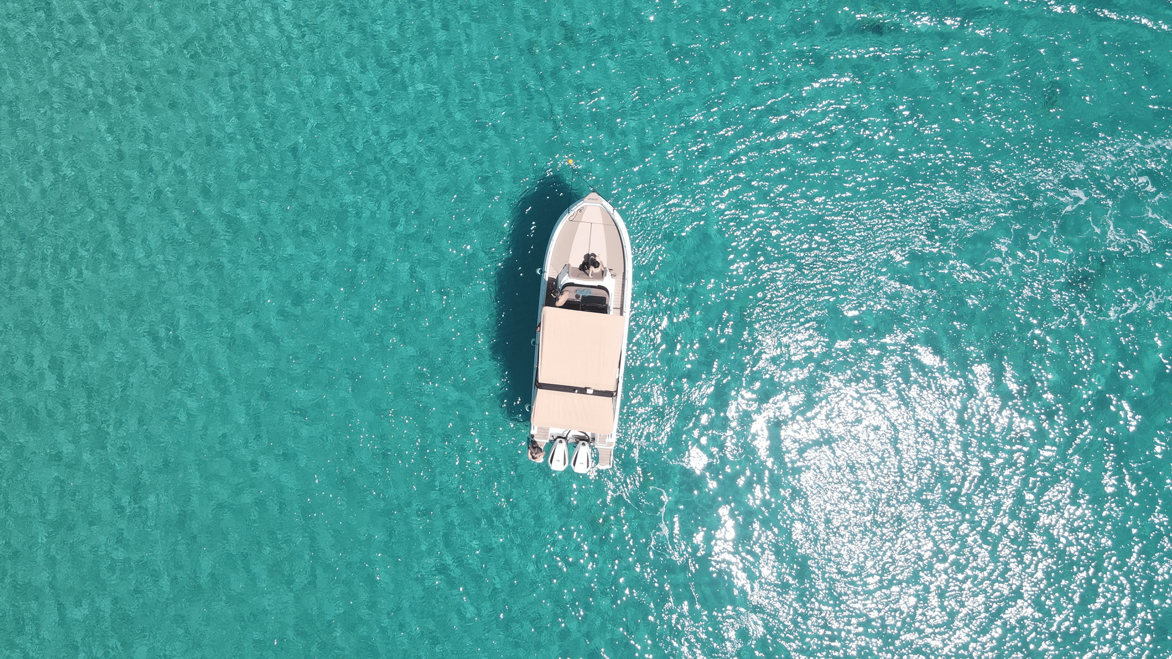 Barca esclusiva in navigazione nel Gargano